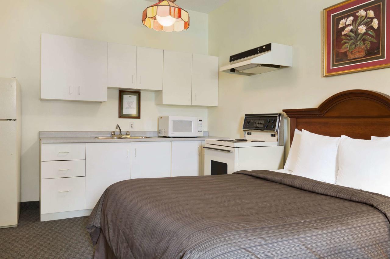 Days Inn By Wyndham Toronto East Beaches Ngoại thất bức ảnh