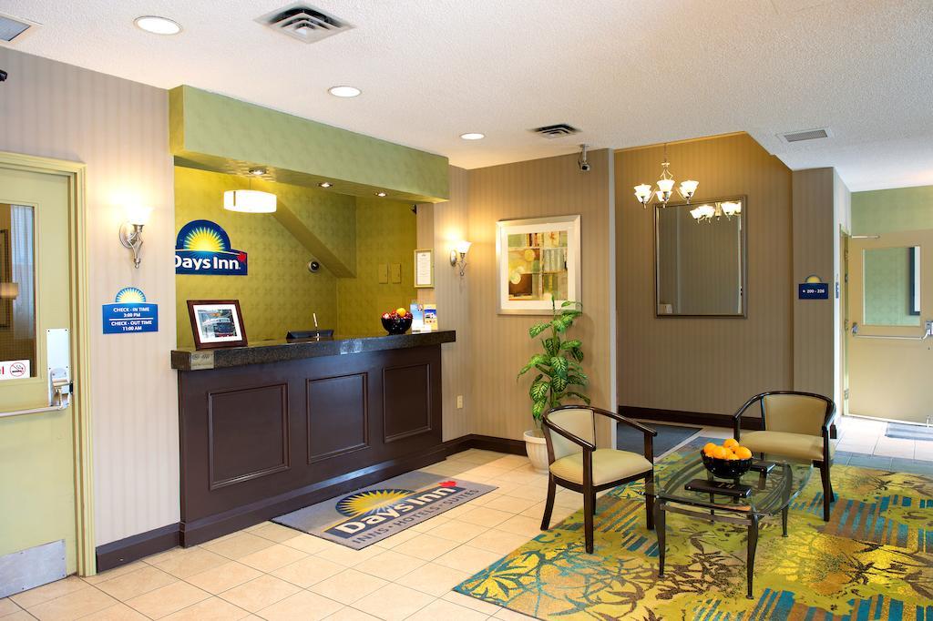 Days Inn By Wyndham Toronto East Beaches Ngoại thất bức ảnh