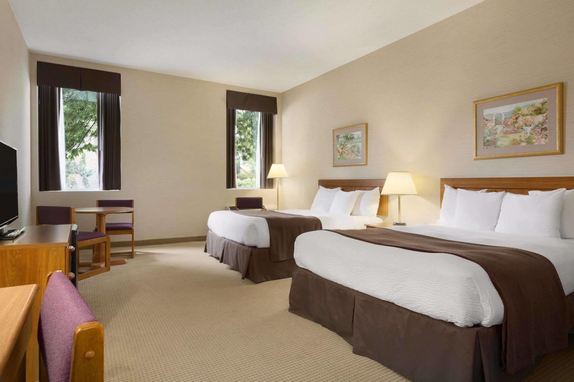 Days Inn By Wyndham Toronto East Beaches Ngoại thất bức ảnh