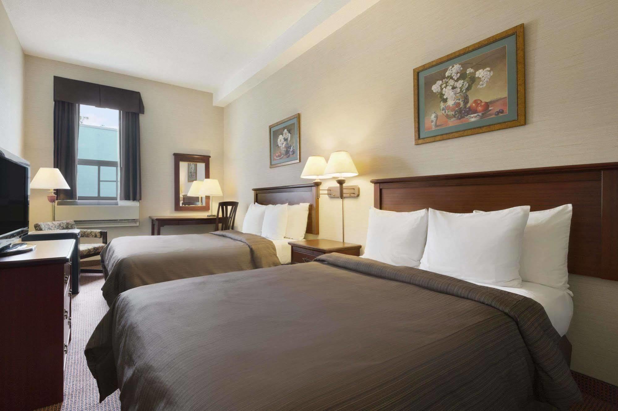 Days Inn By Wyndham Toronto East Beaches Ngoại thất bức ảnh