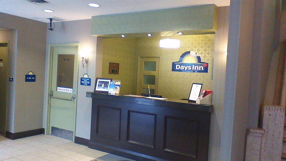 Days Inn By Wyndham Toronto East Beaches Ngoại thất bức ảnh